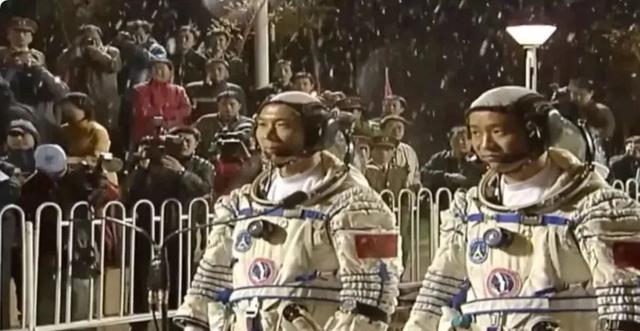 神舟六号航天员是谁，神舟五号的航天员是谁?神舟六号的航天员是谁（中国空间站，我们来了）