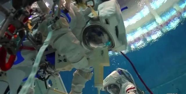 神舟六号航天员是谁，神舟五号的航天员是谁?神舟六号的航天员是谁（中国空间站，我们来了）