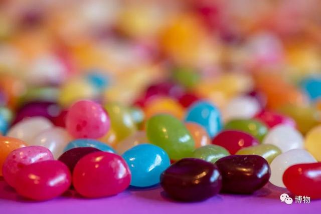 草字头下面一个见，草字头一个见读什么（吃完苋菜，记得别站太阳下傻晒）