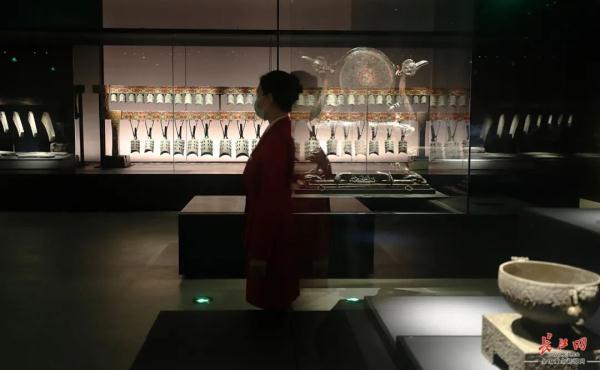 黄加红是什么颜色(红加黄比例多少等于橙色)