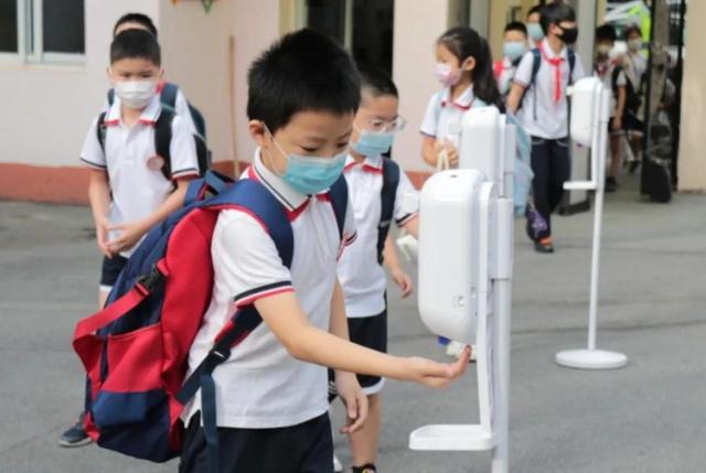 美丽的校园作文400字，美丽的校园作文400字四年级（中国校园正在悄悄变美）