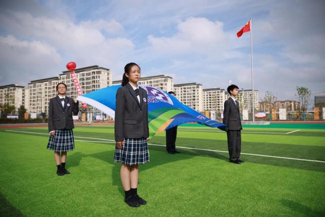 美丽的校园作文400字，美丽的校园作文400字四年级（中国校园正在悄悄变美）