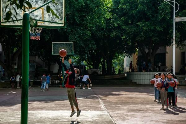 如何快速减肥学生党一周瘦20斤，如何快速减肥瘦全身还能长高（学生视力全部5.0或以上）