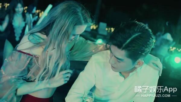 华丽上班族电视剧演员，上班华丽族电影演员（张翰新剧人设油腻）