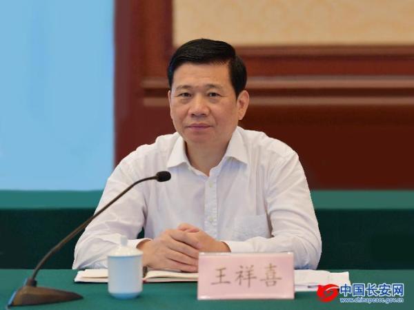 国务院各部部长，根据我国《宪法》的规定,连续任职不得超过两届的有（今年中央部委20余部门“换将”）