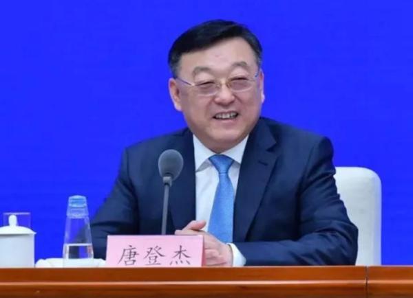 国务院各部部长，根据我国《宪法》的规定,连续任职不得超过两届的有（今年中央部委20余部门“换将”）