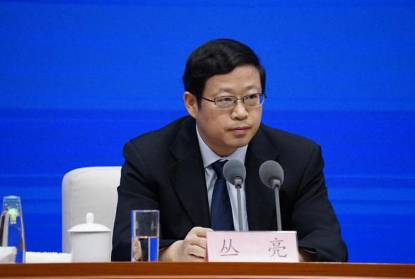 国务院各部部长，根据我国《宪法》的规定,连续任职不得超过两届的有（今年中央部委20余部门“换将”）