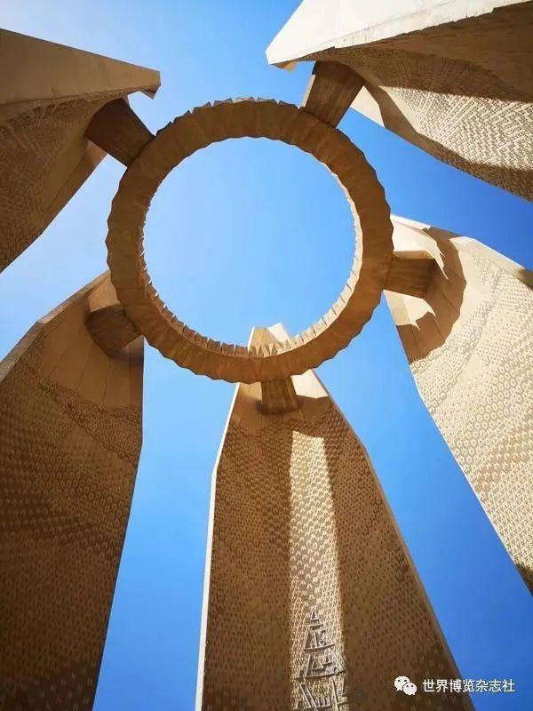 埃及阿布辛贝神庙的简介资料以及历史和迁移，埃及的阿布辛贝神庙供奉的是（神庙可以“逃亡”）