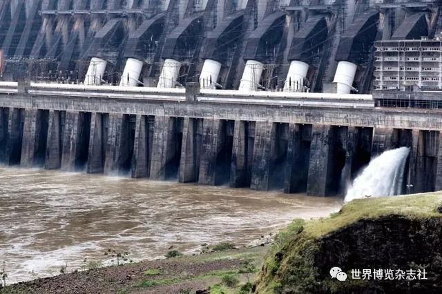 埃及阿布辛贝神庙的简介资料以及历史和迁移，埃及的阿布辛贝神庙供奉的是（神庙可以“逃亡”）