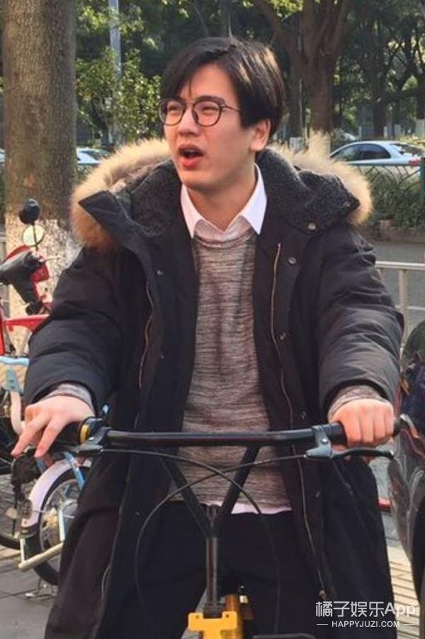 张凌赫校草直拍不断,胖过但是没丑过?