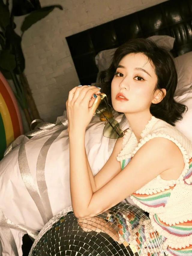 只涂隔离霜可以吗，化妆只涂bb霜不涂隔离霜可以吗（最近带小花上热搜的人）