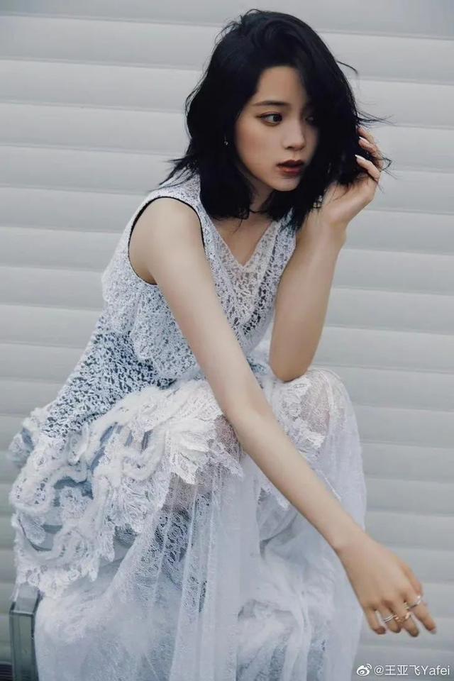 只涂隔离霜可以吗，化妆只涂bb霜不涂隔离霜可以吗（最近带小花上热搜的人）