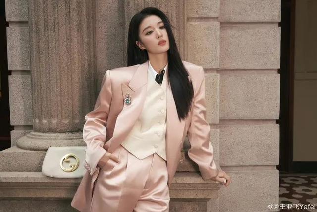 只涂隔离霜可以吗，化妆只涂bb霜不涂隔离霜可以吗（最近带小花上热搜的人）