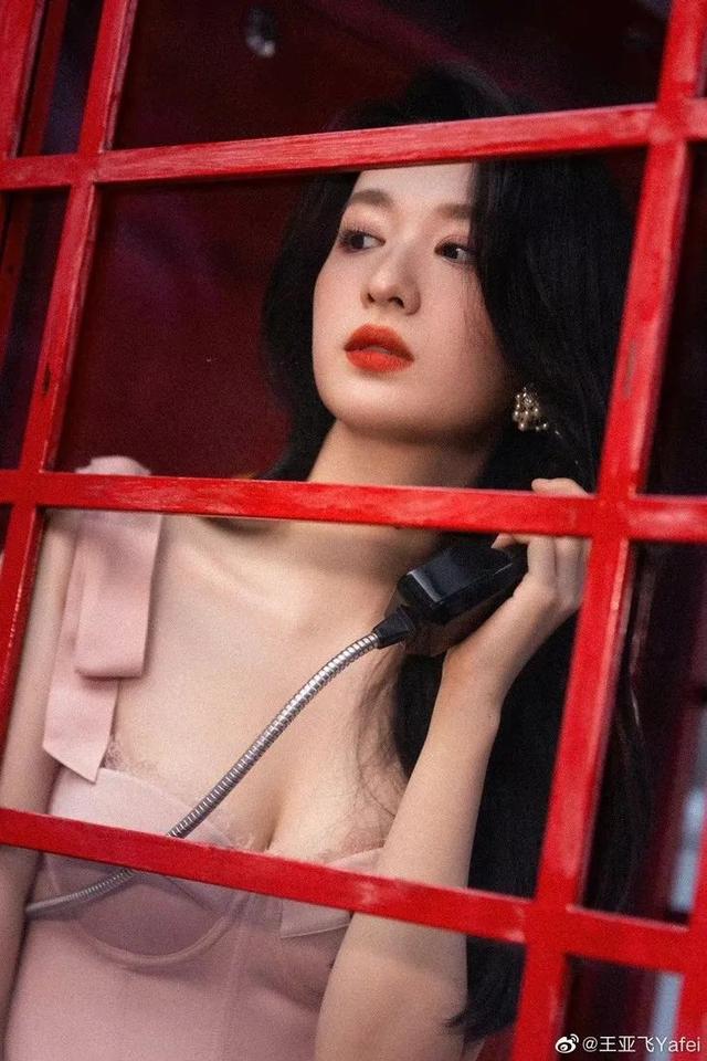 只涂隔离霜可以吗，化妆只涂bb霜不涂隔离霜可以吗（最近带小花上热搜的人）