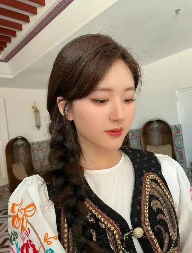 只涂隔离霜可以吗，化妆只涂bb霜不涂隔离霜可以吗（最近带小花上热搜的人）