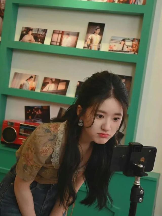 只涂隔离霜可以吗，化妆只涂bb霜不涂隔离霜可以吗（最近带小花上热搜的人）