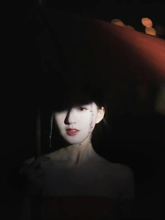 只涂隔离霜可以吗，化妆只涂bb霜不涂隔离霜可以吗（最近带小花上热搜的人）