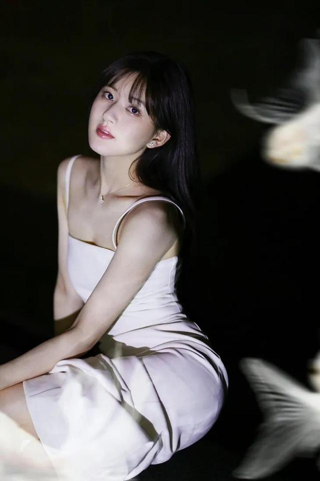 只涂隔离霜可以吗，化妆只涂bb霜不涂隔离霜可以吗（最近带小花上热搜的人）