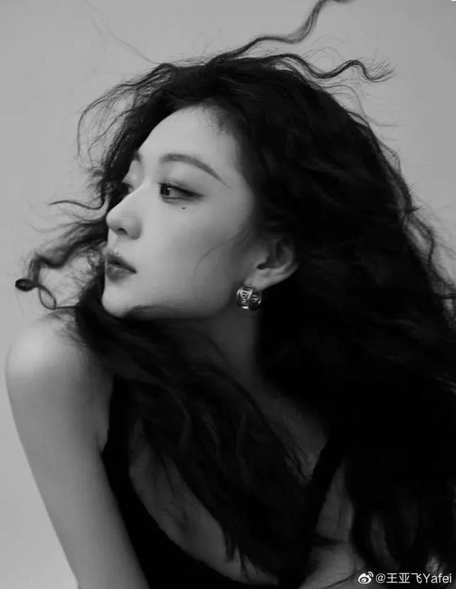 只涂隔离霜可以吗，化妆只涂bb霜不涂隔离霜可以吗（最近带小花上热搜的人）