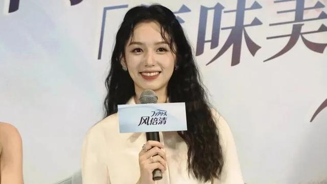 只涂隔离霜可以吗，化妆只涂bb霜不涂隔离霜可以吗（最近带小花上热搜的人）