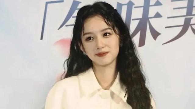 只涂隔离霜可以吗，化妆只涂bb霜不涂隔离霜可以吗（最近带小花上热搜的人）