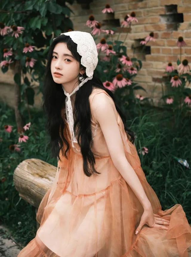 只涂隔离霜可以吗，化妆只涂bb霜不涂隔离霜可以吗（最近带小花上热搜的人）