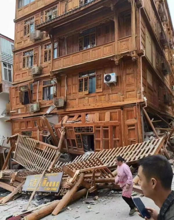 泸定地震海螺沟，甘孜州文旅局长：冰川没影响