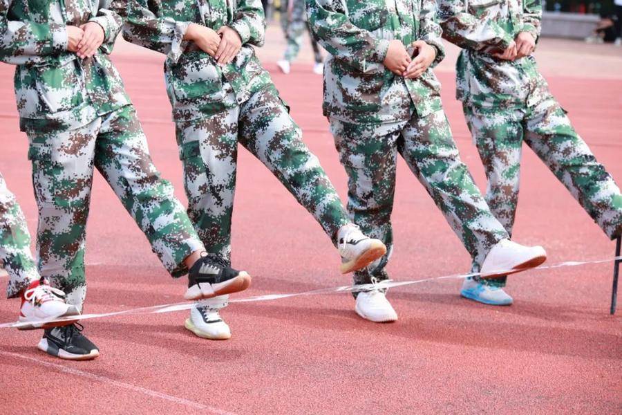 烟台理工学院，烟台理工学院有专科吗（烟台理工学院2022级新生军训高清大图来了）