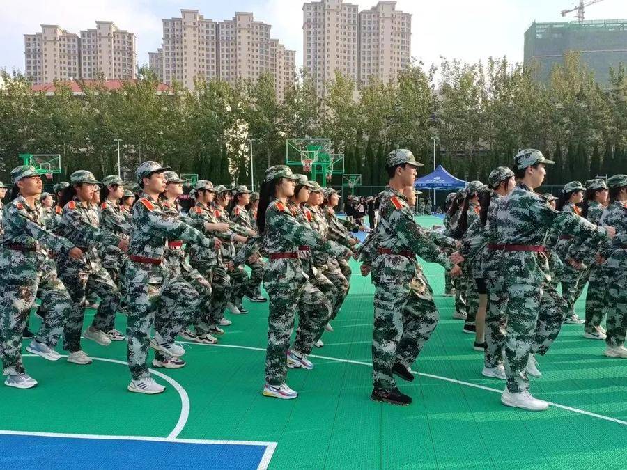 烟台理工学院，烟台理工学院有专科吗（烟台理工学院2022级新生军训高清大图来了）