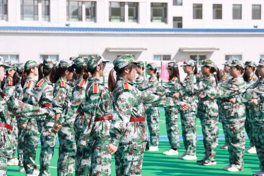 烟台理工学院，烟台理工学院有专科吗（烟台理工学院2022级新生军训高清大图来了）