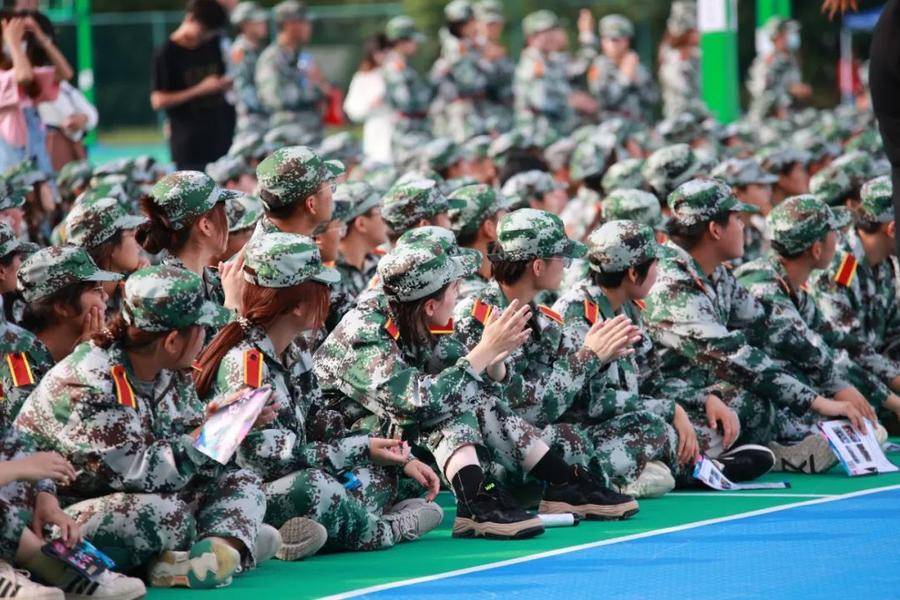 烟台理工学院，烟台理工学院有专科吗（烟台理工学院2022级新生军训高清大图来了）