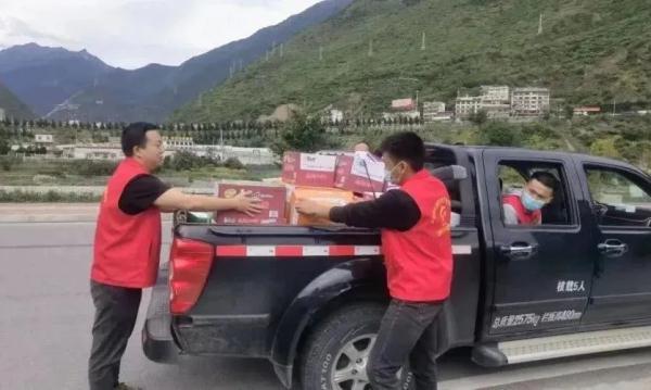 正六后服装什么档次，正六后服装官网（安置点里开了“儿童乐园”）