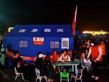 正六后服装什么档次，正六后服装官网（安置点里开了“儿童乐园”）