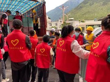 正六后服装什么档次，正六后服装官网（安置点里开了“儿童乐园”）