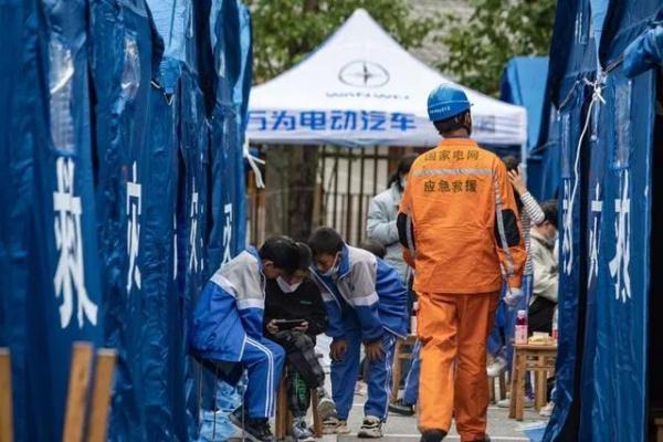 正六后服装什么档次，正六后服装官网（安置点里开了“儿童乐园”）