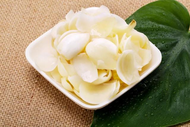 百合怎么做好吃，西芹百合怎么做好吃（这样做养心健脾、远离咳嗽）