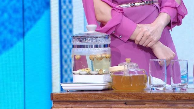 百合怎么做好吃，西芹百合怎么做好吃（这样做养心健脾、远离咳嗽）