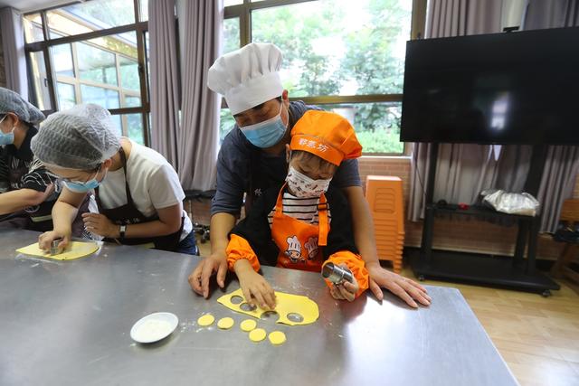 下岗怎么办，40岁下岗怎么办（为理想蒸出一锅锅好花馍）