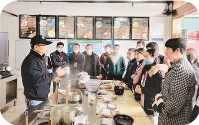 福建人被广东人吃是什么梗，福建人口（“走到哪儿都能吃上这碗扁肉”）