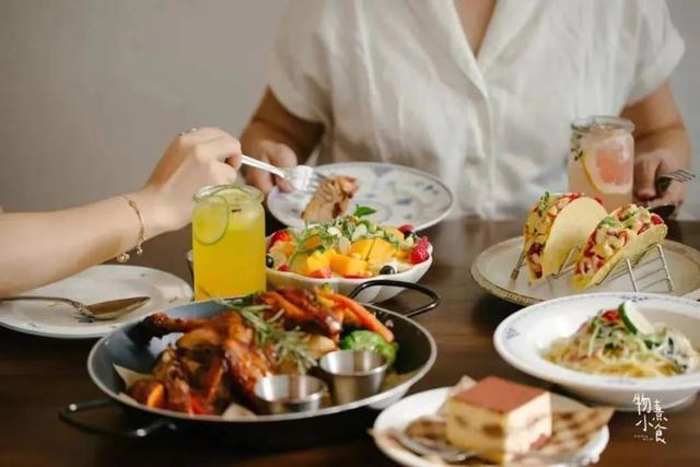 女性适合开什么店，女生适合开的三种店（在小县城开网红店）