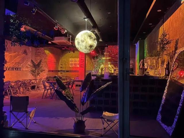 女性适合开什么店，女生适合开的三种店（在小县城开网红店）