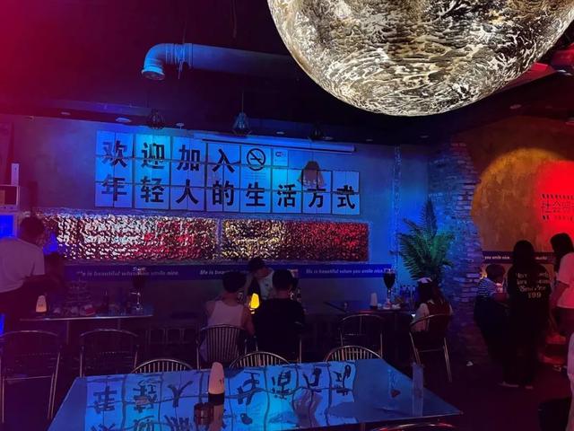 女性适合开什么店，女生适合开的三种店（在小县城开网红店）