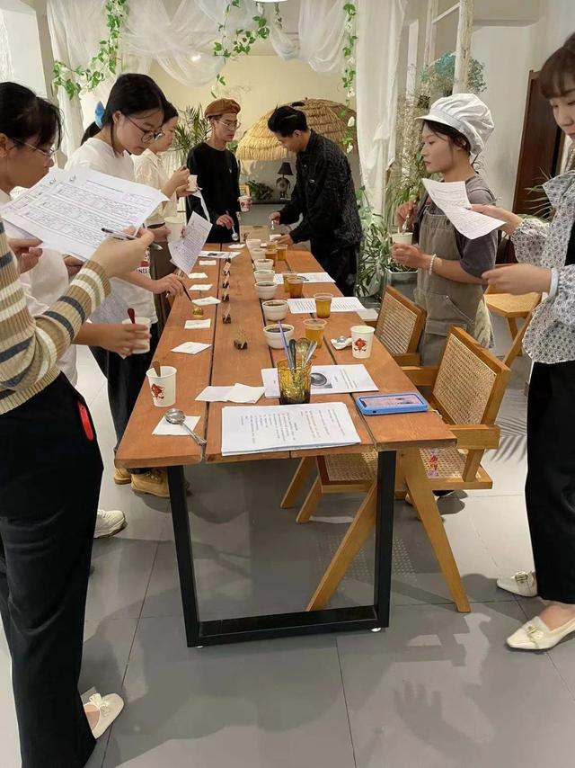 女性适合开什么店，女生适合开的三种店（在小县城开网红店）