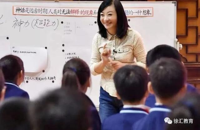 送你一朵小红花，送你一朵小红花电影介绍（我们身边的“四有”好教师图片）