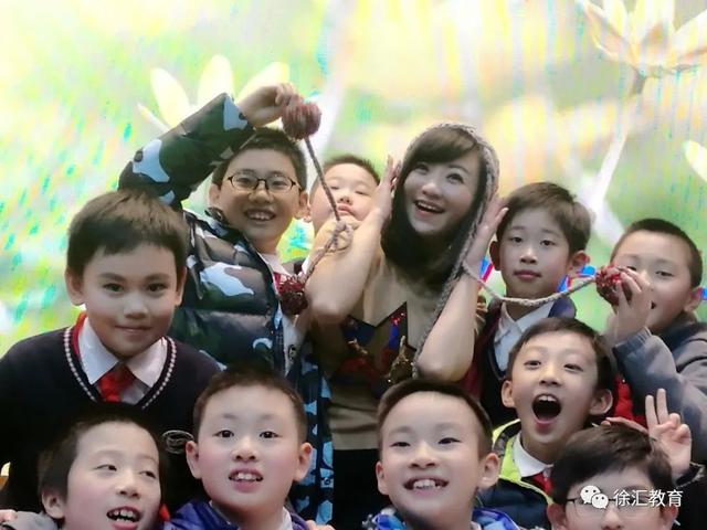 送你一朵小红花，送你一朵小红花电影介绍（我们身边的“四有”好教师图片）