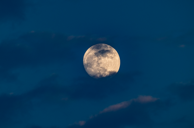 2,月亮是什么?这是最浪漫的回答