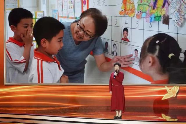 2022教师节教师创意主题节目，教师新年晚会节目创意（这场感人至深的主题活动刷屏了）