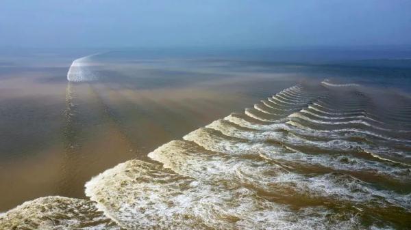 钱塘江在哪，钱塘江在哪个省哪个市（钱塘江观潮几时最佳）