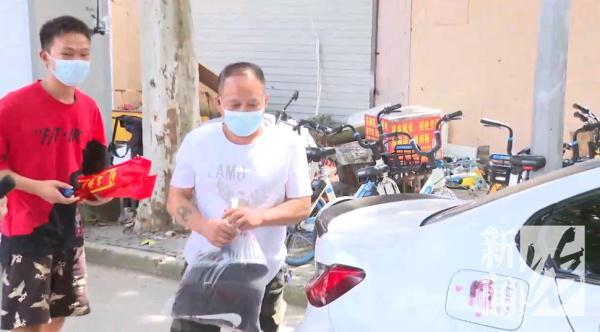 倒鸭子续集昆明大学城，倒鸭子续集视频（在沪小伙成网络“红人”）