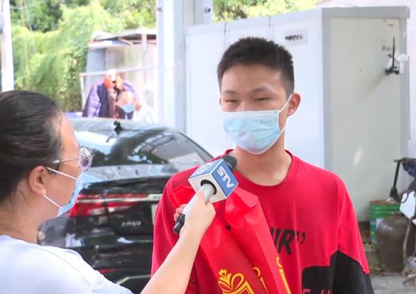 倒鸭子续集昆明大学城，倒鸭子续集视频（在沪小伙成网络“红人”）